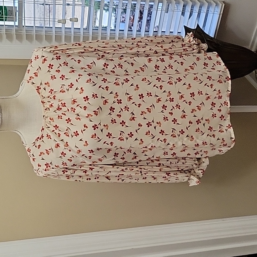 Eva Mendes red pink cream floral top pleated long sleeves stretch cuff Med EUC